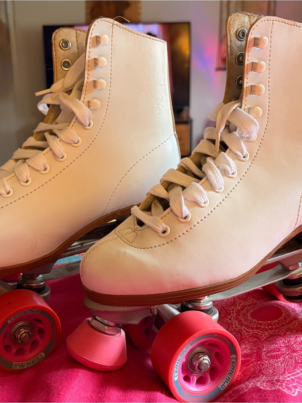 Women’s Chicago White Lace-Up Roller Skates with Pink Wheels
